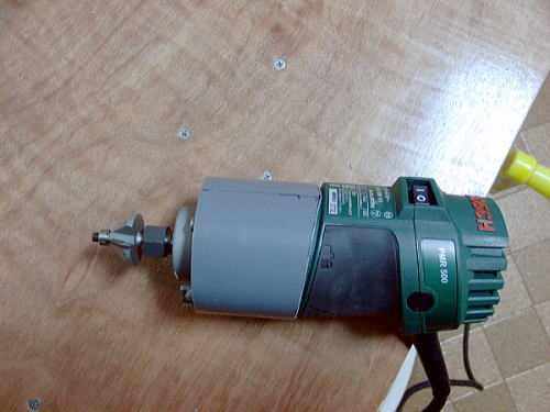 トリマーを塩ビ管で保護